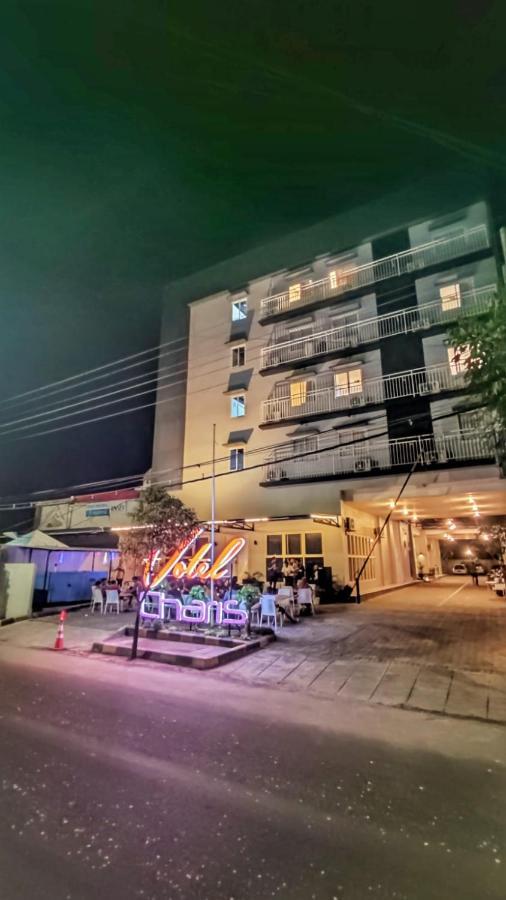 Votel Hotel Charis Tuban Tuban  Bagian luar foto
