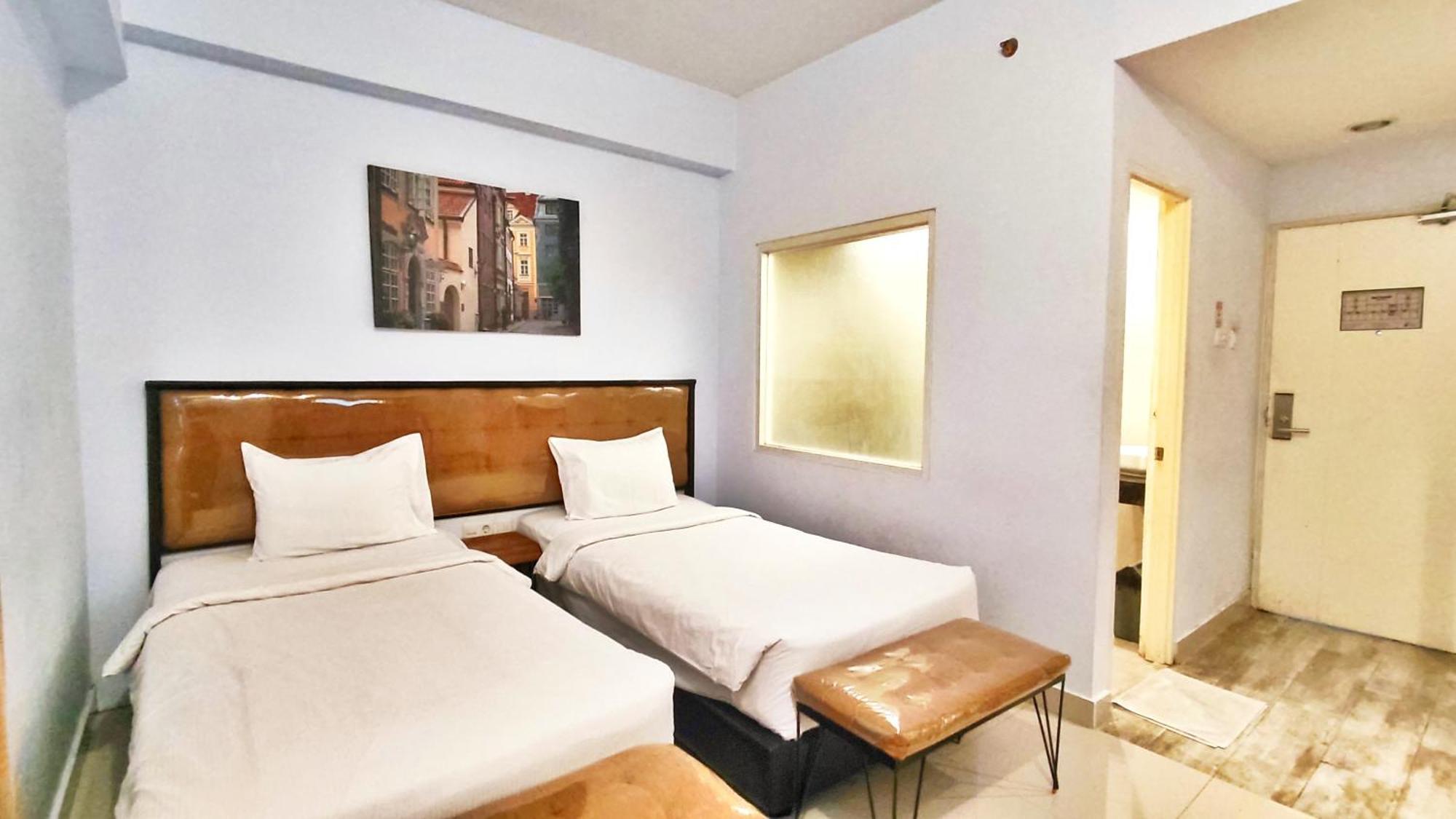 Votel Hotel Charis Tuban Tuban  Bagian luar foto