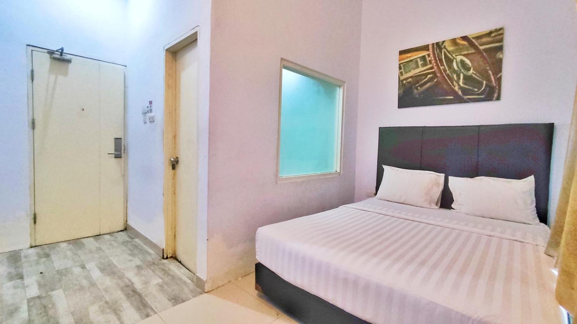 Votel Hotel Charis Tuban Tuban  Bagian luar foto