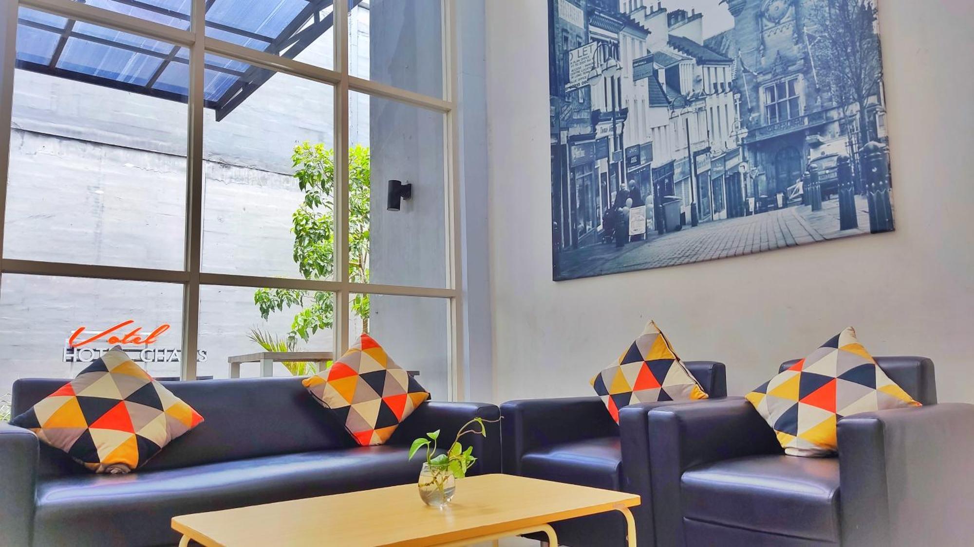 Votel Hotel Charis Tuban Tuban  Bagian luar foto