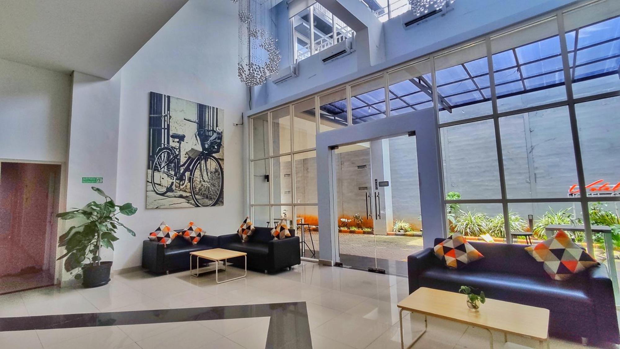 Votel Hotel Charis Tuban Tuban  Bagian luar foto