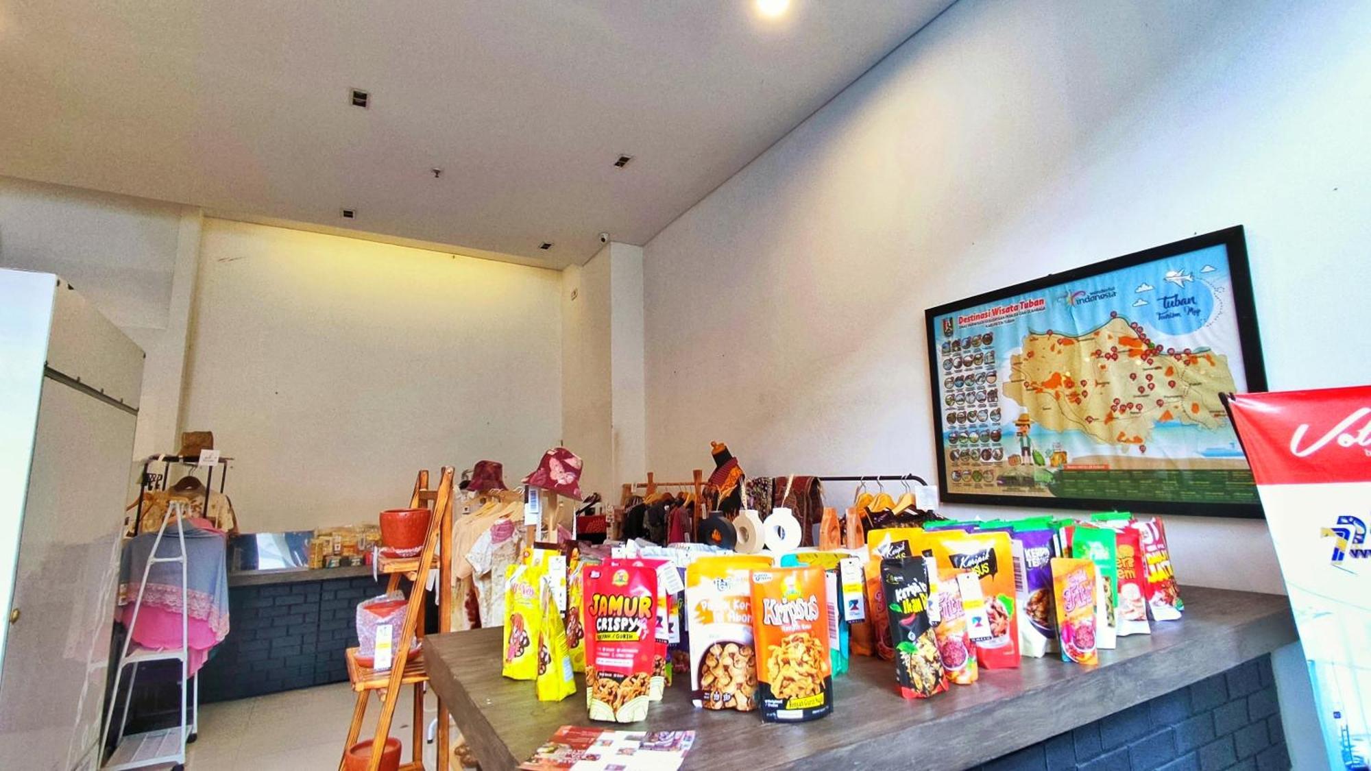 Votel Hotel Charis Tuban Tuban  Bagian luar foto