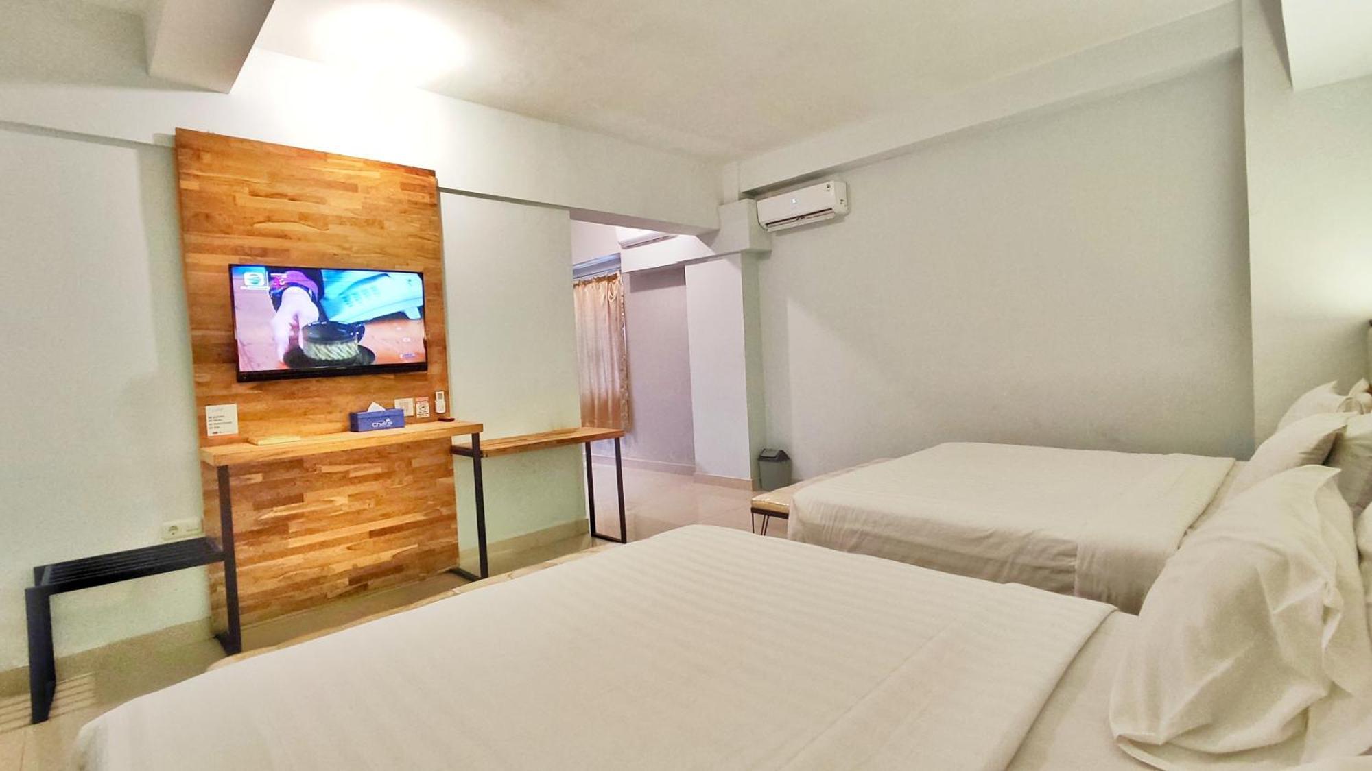 Votel Hotel Charis Tuban Tuban  Bagian luar foto